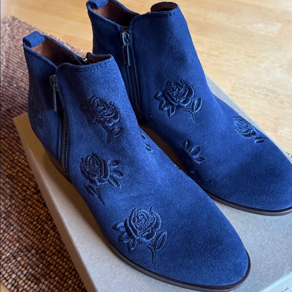 Lucky Brand Shoes - NIB Lucky Brand Rosette booties
